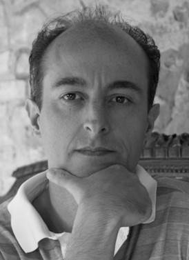 Immagine che contiene persona, Viso umano, ritratto, bianco e nero

Il contenuto generato dall'IA potrebbe non essere corretto.